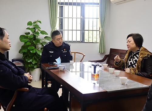 加强党建共建，亲昵警企关系